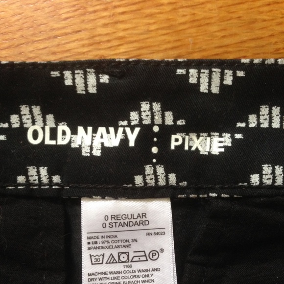 *SOLD* Patterned Size 0 Old Navy Pixie Cut Shorts - Picture 3 of 6